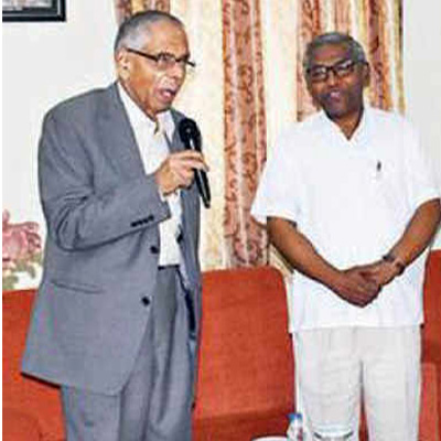 EX-GOVERNOR VISITS XAV