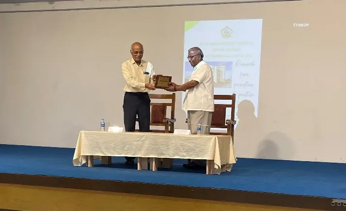 RDC of SXUK hosts special lecture